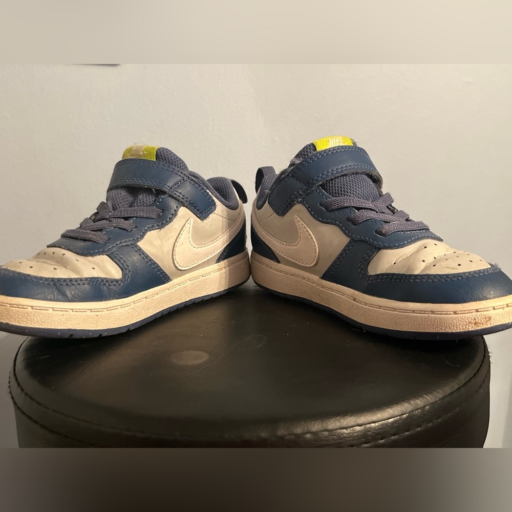 NIKE Court Borough Low 2 Sneakers 10 Toddler Blue Grey Boys Velcro Elastic Laces - Picture 3 of 9